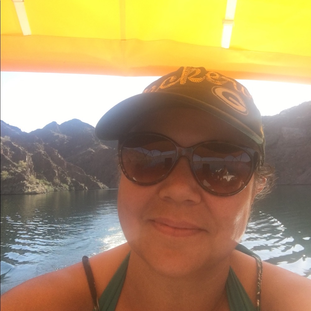 Meet your Posher, Leticia